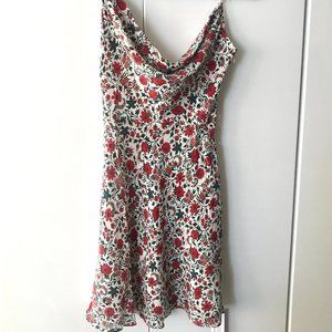 Réalisation Par Montague Dress, M